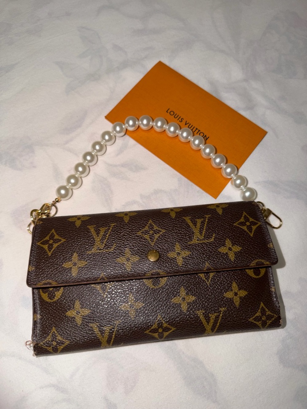 LOUIS VUITTON INTERNATIONAL WALLET - Picture 14 of 15